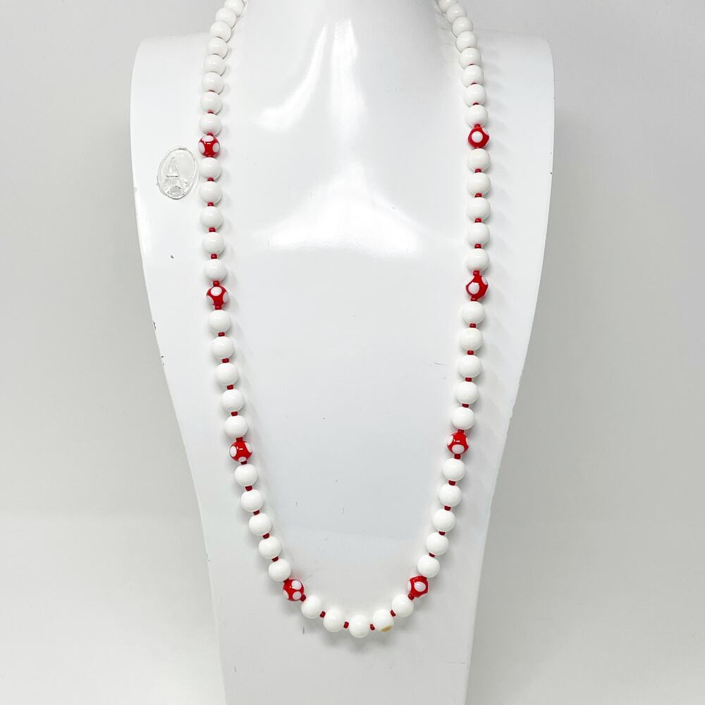 Vintage White Red Polka Dot Necklace 1980s Acrylic Beads 15" Mod Retro‎ Summer